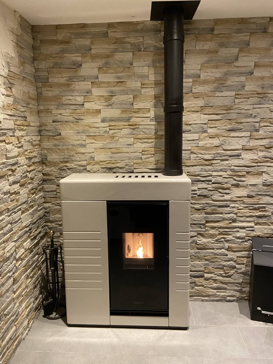 Cheminée d'angle avec pierre haut de gamme Valbonne Apes-Maritimes