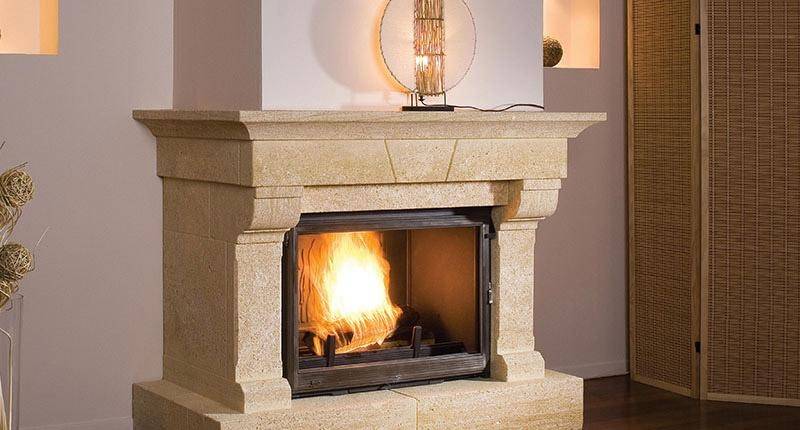 La cheminée en pierre du Gard