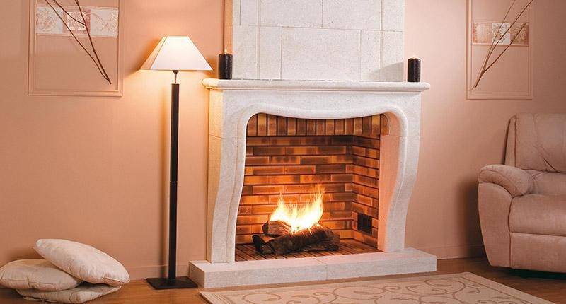 La cheminée en pierre Lomagne blanche