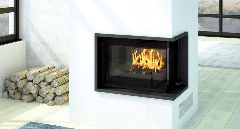 La cheminée avec cadre métallique