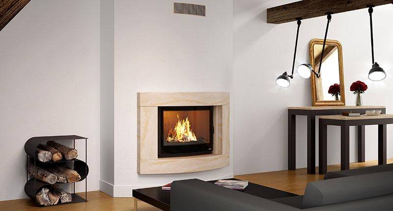 La cheminée avec cadre en pierre de Dordogne