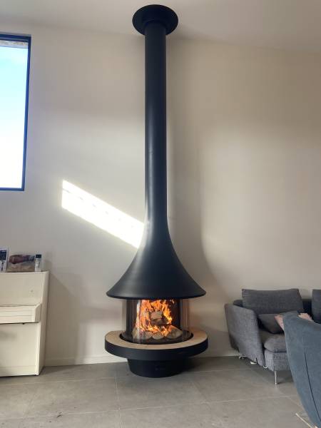 Cheminée JC BORDELET murale à Mouans-Sartoux dans les Alpes Maritimes