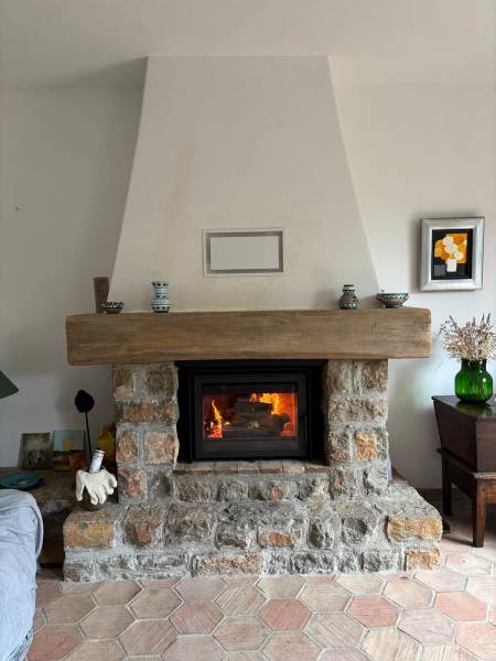 TOTEM sur mesure cheminée en pierre