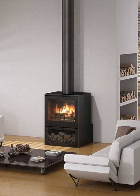 Le poêle à bois Poêle 700 socle bûcher porte sérigraphiée