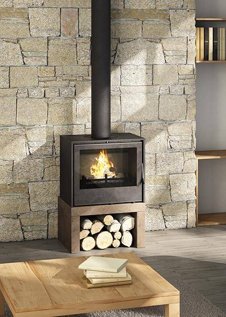 Le poêle à bois POÊLE 700 Bûcher socle effet ciré